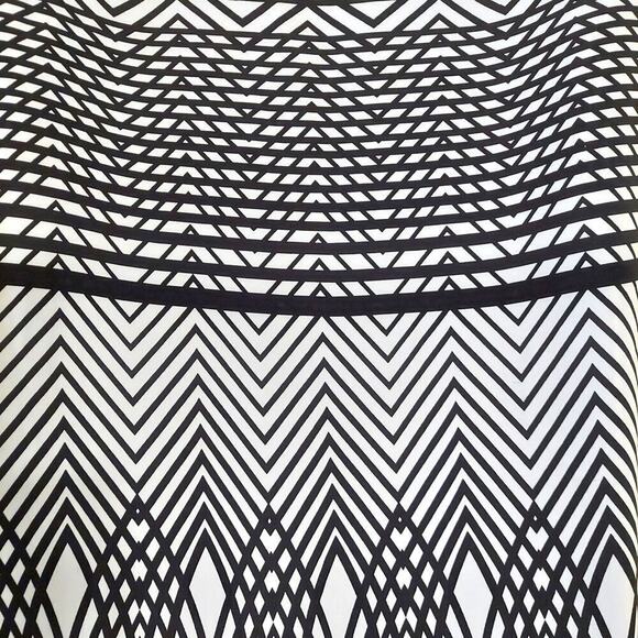 Cato Plus Size Women's Black & White Geo Print Short Sleeve Blouse - Picture 3 of 6